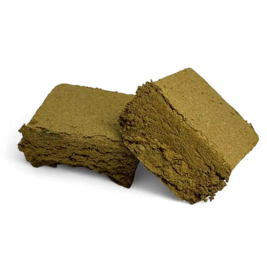 Assortiment de résines CBD, blocs de hash vert doré